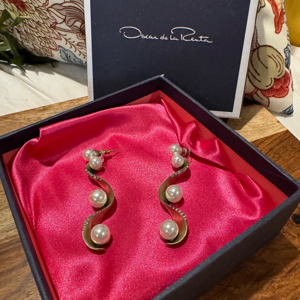 Oscar de la Renta Gold Pearl Earrings